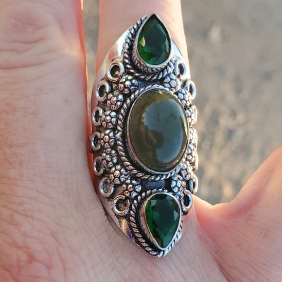 New Green Moss Agate and Peridot Silver Statement Ring. - Picture 8 of 16